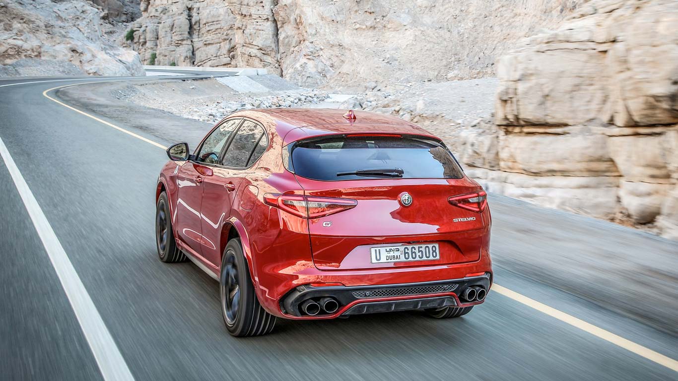 Alfa romeo stelvio quadrifoglio фото